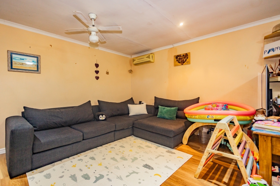 6 Bedroom Property for Sale in Uitzicht Western Cape